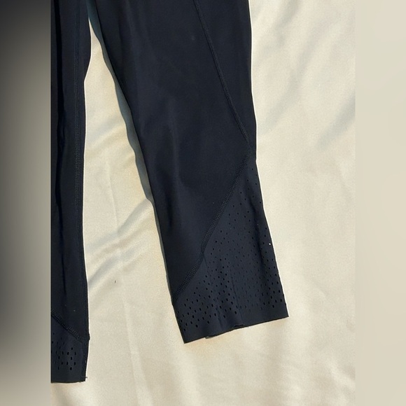 Lululemon Anew Crop (21") Leggings in Black - Size 6 - Picture 6 of 8